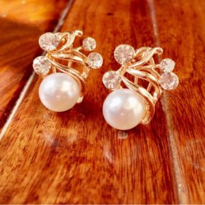 Trendy-White-Pearl-Stones-Stud-Earrings-02